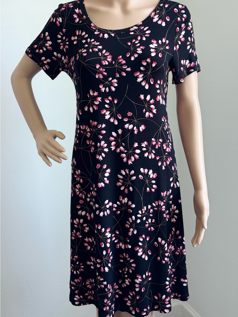 Popyoung Black Pink Floral Swing Dress Size M NWT Stretchy